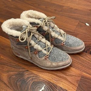 Sorel women’s Sneakchic Alpine Holiday Boots
